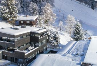 Sunny Ferienwohnungen Ski In - Ski Out has Balcony rooms