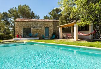 Les Jardins d Eleusis has Balcony rooms