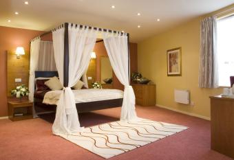 The Fairway has rooms with a private hot tub