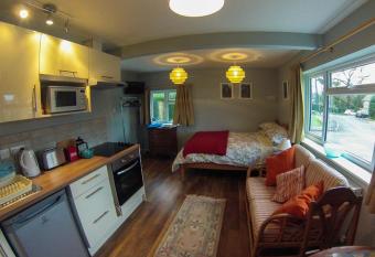 Cheltenham Studio Apartment allows 18 year olds to book a room