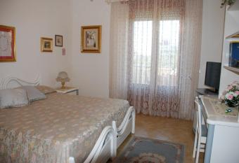 B&B La Rosa Antica has rooms with a private hot tub