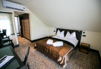 Hotel Seebrunn am Wallersee allows 18 year olds to book a room