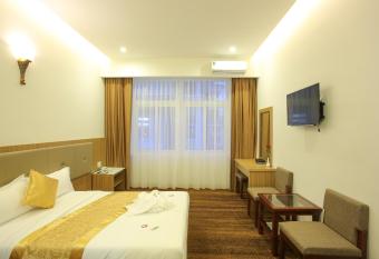 Red Palace Hotel has Balcony rooms