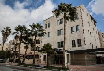 Naylover Hotel Suites allows 18 year olds to book a room