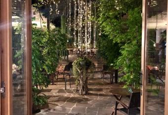 Hostal La Guineu has Balcony rooms