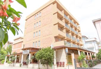 Hotel Saint Tropez - Pineto has Balcony rooms