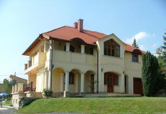 Bruckner Villa Apartman has Balcony rooms