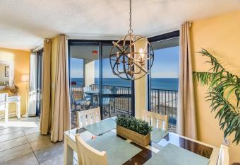 Phoenix 6 Unit 802 has Balcony rooms