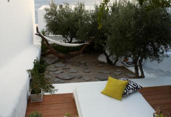 Casa Aiora has Smoking rooms