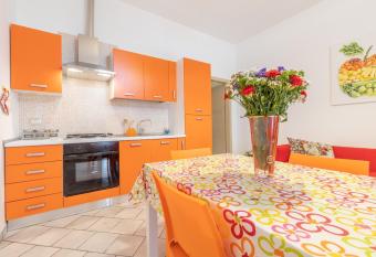 Appartamenti Beach & Friends - case vacanza a 150m dalle spiagge sabbiose allows 18 year olds to book a room