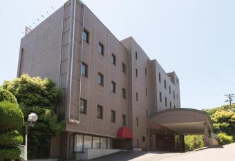 Tabist Katahara Resort Gamagori allows 18 year olds to book a room