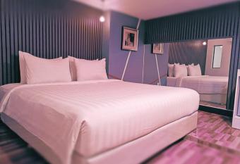 DE Hotel allows 18 year olds to book a room