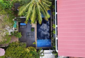 Serendib Village Guest House has Balcony rooms