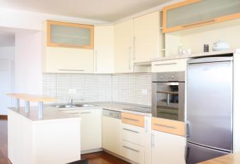 Apartman Zdravka has rooms with a private hot tub