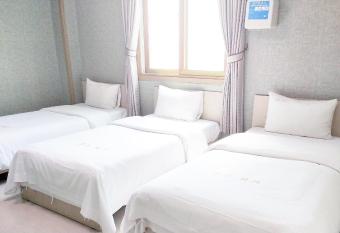 Golden Park Hotel allows 18 year olds to book a room