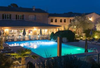 Logis Hostellerie De L Abbaye has Balcony rooms