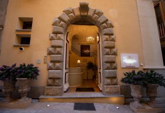 A Casa di Alessandro has Balcony rooms