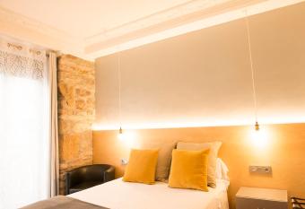 Pensi  n Aia allows 18 year olds to book a room