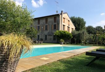 Corte Vallio allows 18 year olds to book a room