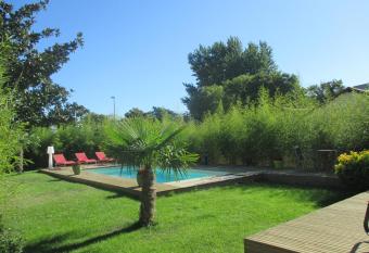 La Galerie has Balcony rooms