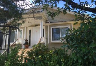 Cozy Bedrooms Guest House allows 18 year olds to book a room