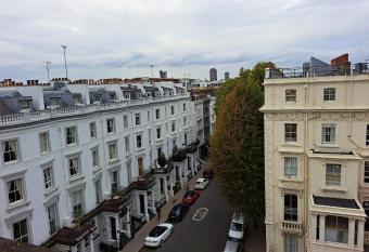 Palace Court Hotel allows 18 year olds to book a room