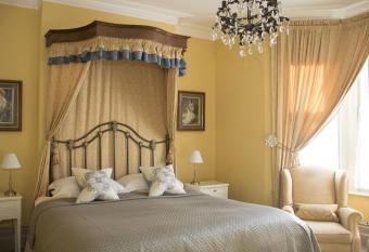 Albert & Victoria Guest House allows 18 year olds to book a room