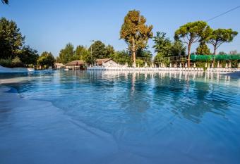 Hotel La Diga Altomincio allows 18 year olds to book a room