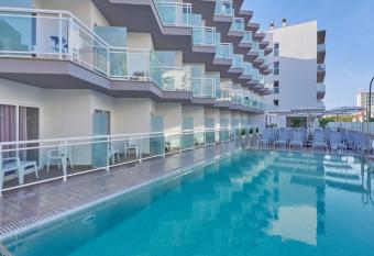 BQ Amfora Beach - Adults Only allows 18 year olds to book a room