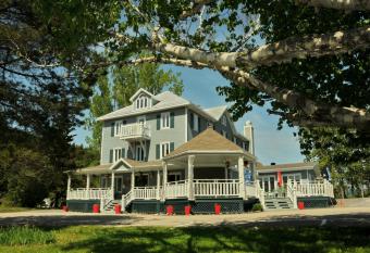 Auberge Beausejour allows 18 year olds to book a room