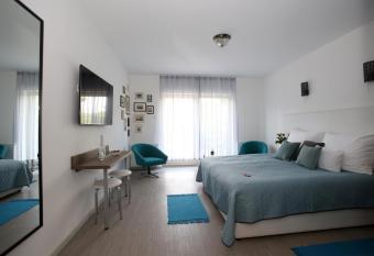 Csillag Villa allows 18 year olds to book a room