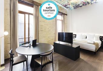 One Shot Mercat 09 allows 18 year olds to book a room