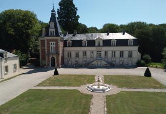 Domaine De Moresville allows 18 year olds to book a room