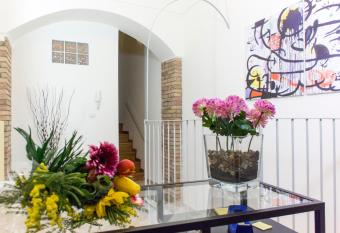 Le Stanze Dell Imperatore B&B has Balcony rooms