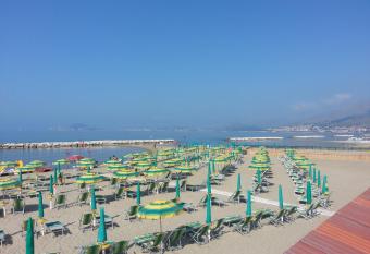 B&B Holiday Formia beach has Balcony rooms
