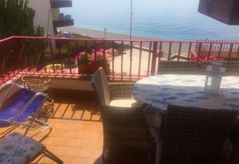 Sea Beach Taormina Apartments has Balcony rooms