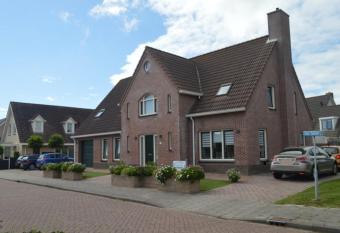 Effe-Zoutelande B&B allows 18 year olds to book a room