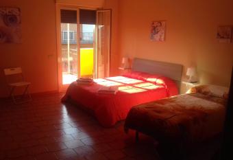 Bed and fly Aeroporto Catania airport shuttle h24 extra euro 5 reception h24 has Balcony rooms