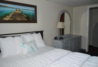 The Beachside has rooms with a private hot tub
