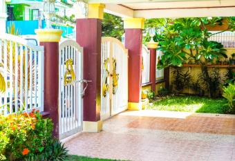 Entire House with 4 rooms near SM Molino and Vermosa Ayala has Smoking/Balcony rooms