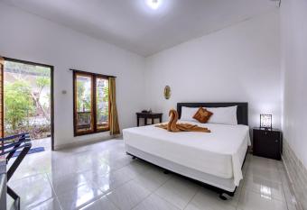 Ari La Casa has Balcony rooms