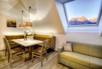 Gasthaus Brandlwirt has Balcony rooms