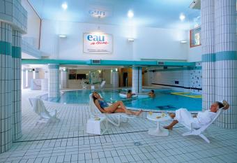 R  sidence Eau de forme allows 18 year olds to book a room