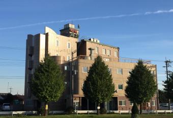 Maebashi Business Hotel Luka allows 18 year olds to book a room