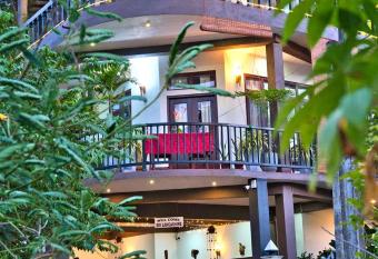 Sri Lancashire Guest House has Balcony rooms