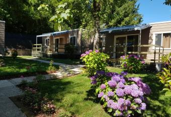 Camping Montorfano allows 18 year olds to book a room