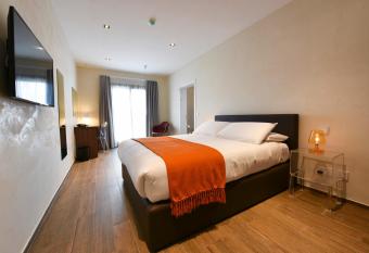 Quaint Boutique Hotel Sannat has Balcony rooms