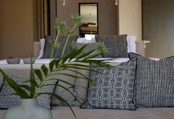 North Santorini - A Luxury Spa Hotel has rooms with a private hot tub