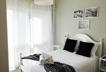 Mirandesa Guesthouse allows 18 year olds to book a room