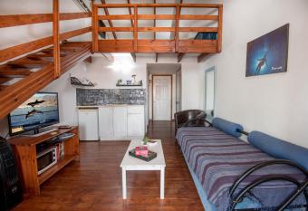 Pura Vida Eilat has Balcony rooms